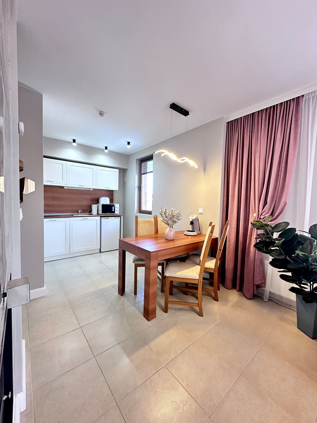 Elegance28 – Stylish Mountain Retreat in Bansko 1 Flat Manager Booking
