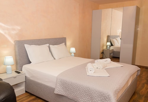  24 Flat Manager Booking