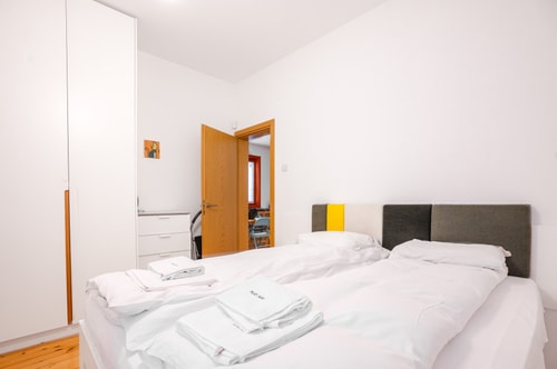  13 Flat Manager Booking