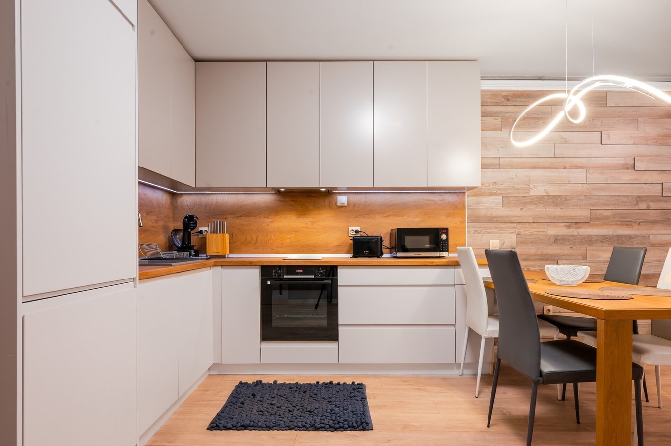 Urban Elegance at Its Finest Stylish 1-BD Flat 2 Flat Manager Booking