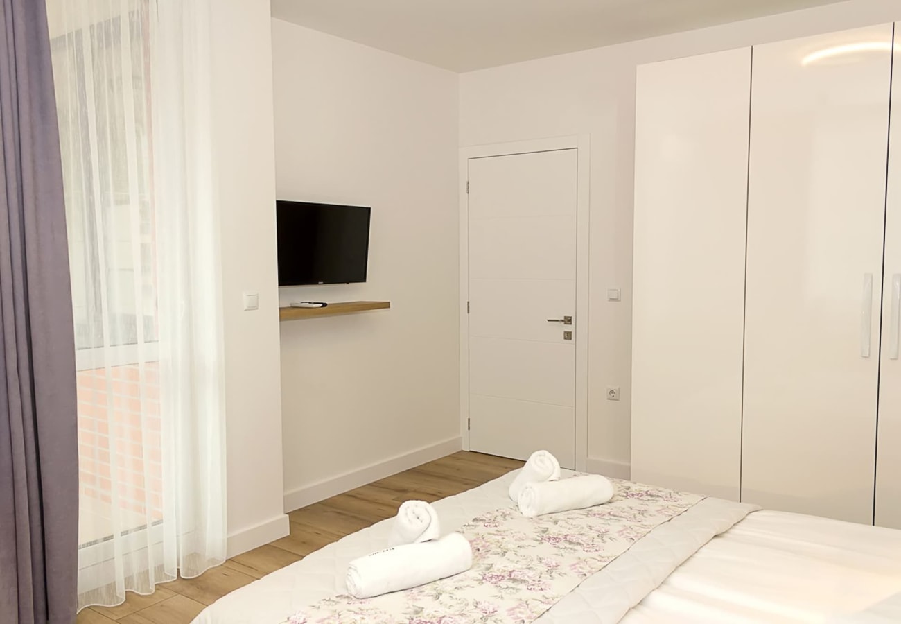 Modern Seaside Retreat 1BD Apartments 13 Flat Manager Booking