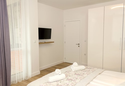 Modern Seaside Retreat 1BD Apartments 13 Flat Manager Booking