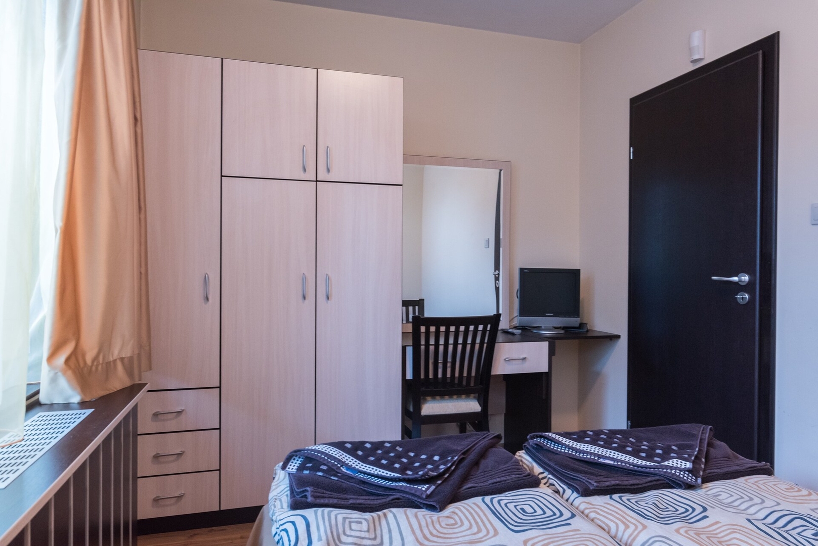 Charming, fully-furnished, 2-bedroom apartment. 12 Flat Manager Booking