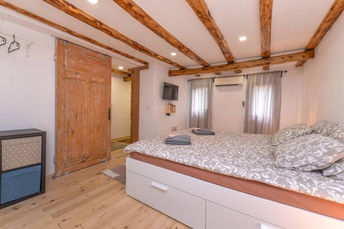 NEW Serdika Apartment | 2-BDR Artistic Maisonette 18 Flat Manager Booking