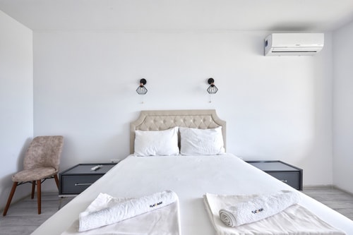 Sunny Seaside Retreat: 2BD Apartment in Nesebar 7 Flat Manager Booking