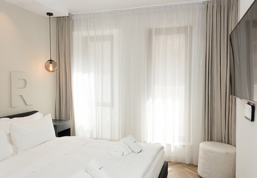 Central & Modern 2BD Apartment with Balcony 7 Flat Manager Booking