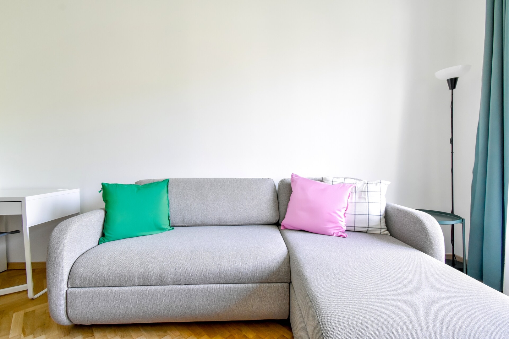 Scandinavian Charm - Central 1BD with Desk 14 Flat Manager Booking