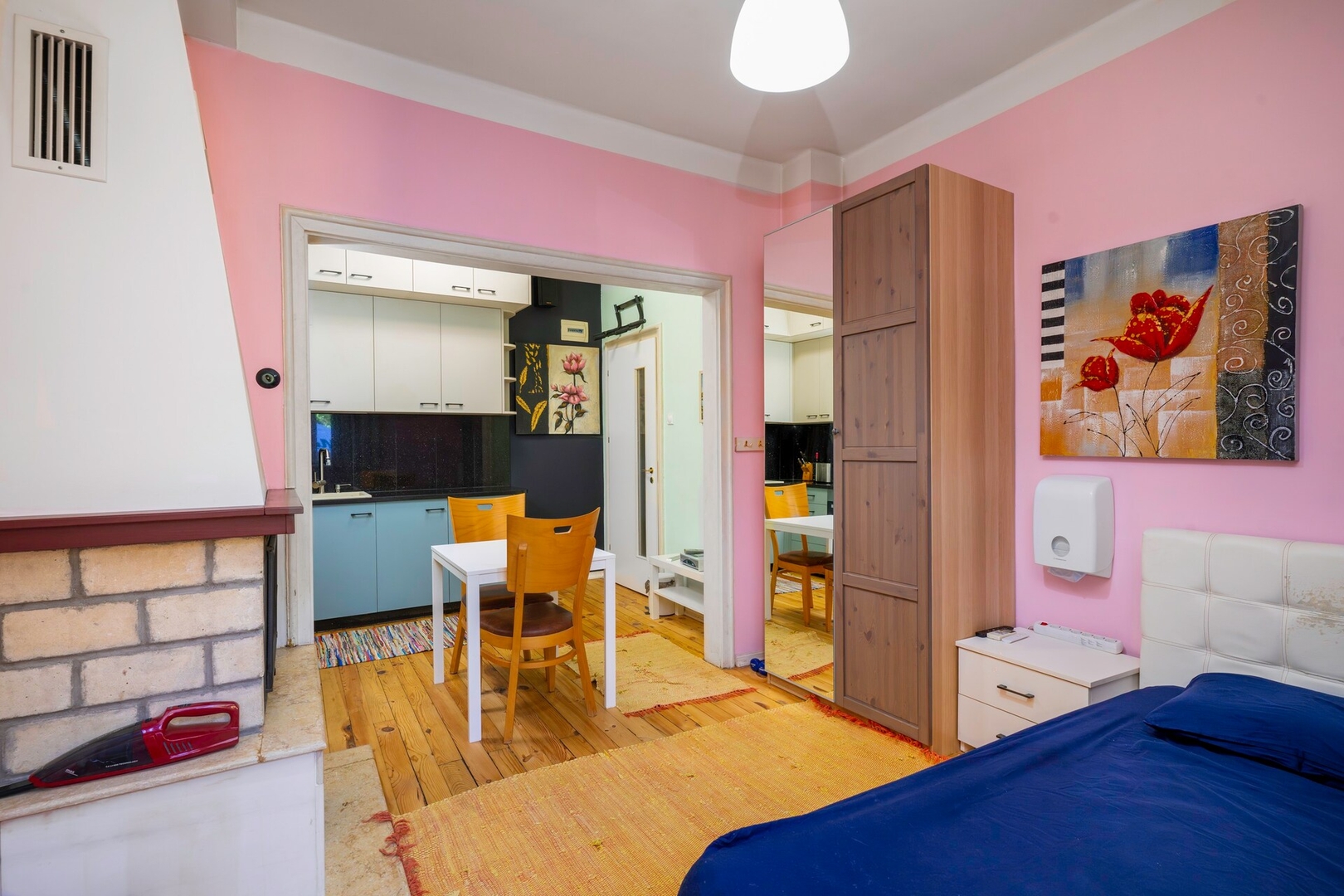 Sofia's 1BD Colourful Getaway Near NDK 2 Flat Manager Booking