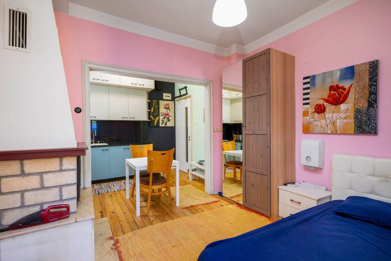 Sofia's 1BD Colourful Getaway Near NDK 2 Flat Manager Booking