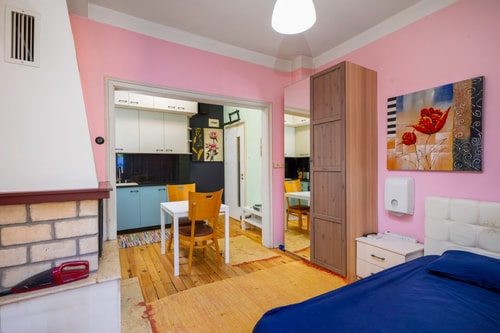 Sofia's 1BD Colourful Getaway Near NDK 2 Flat Manager Booking