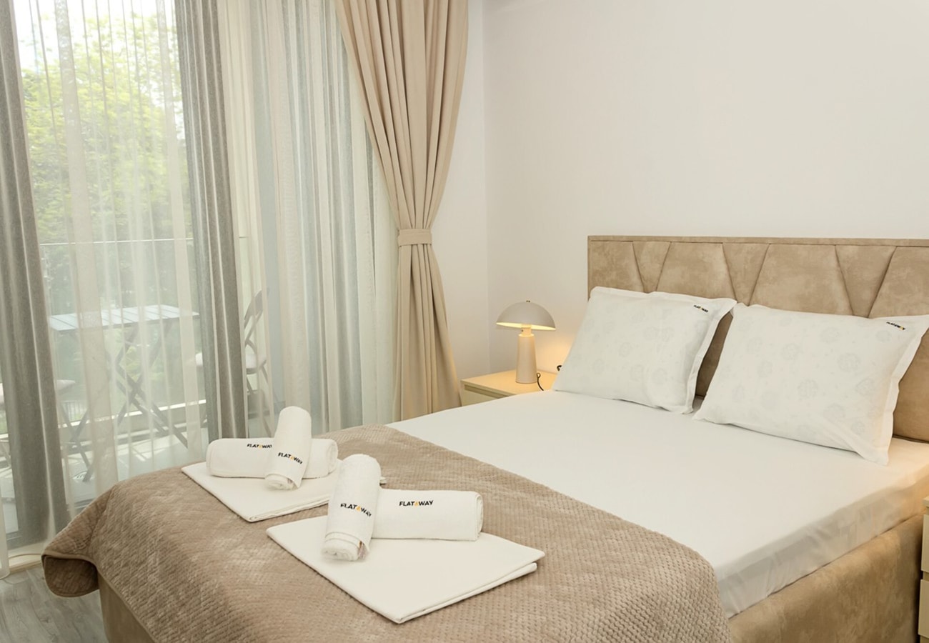 Azur Delux -1BD Flat with Parking & Pool 20 Flat Manager Booking