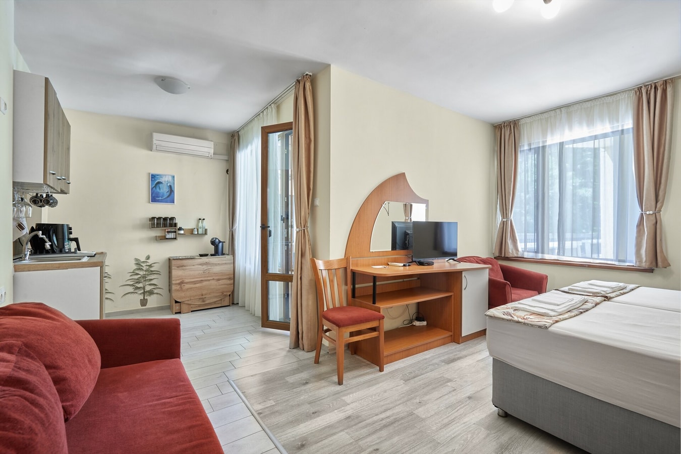 Private Studio in Hotel Paradise Pomorie 7 Flat Manager Booking