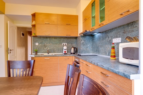 Bright retreat with Balcony & Mountain Views 7 Flat Manager Booking