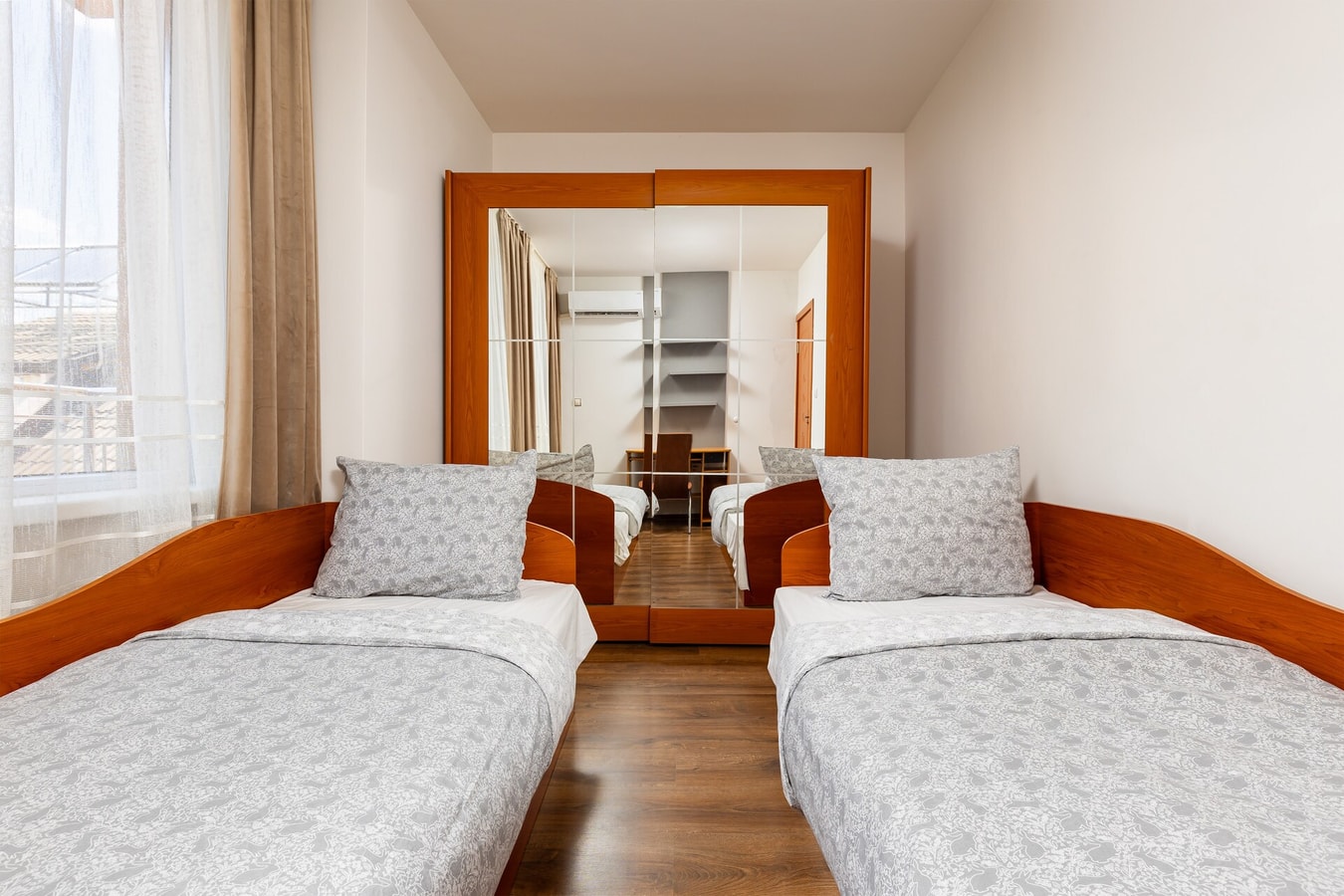 Modern 2BD - 14 min to Medical University 3 Flat Manager Booking