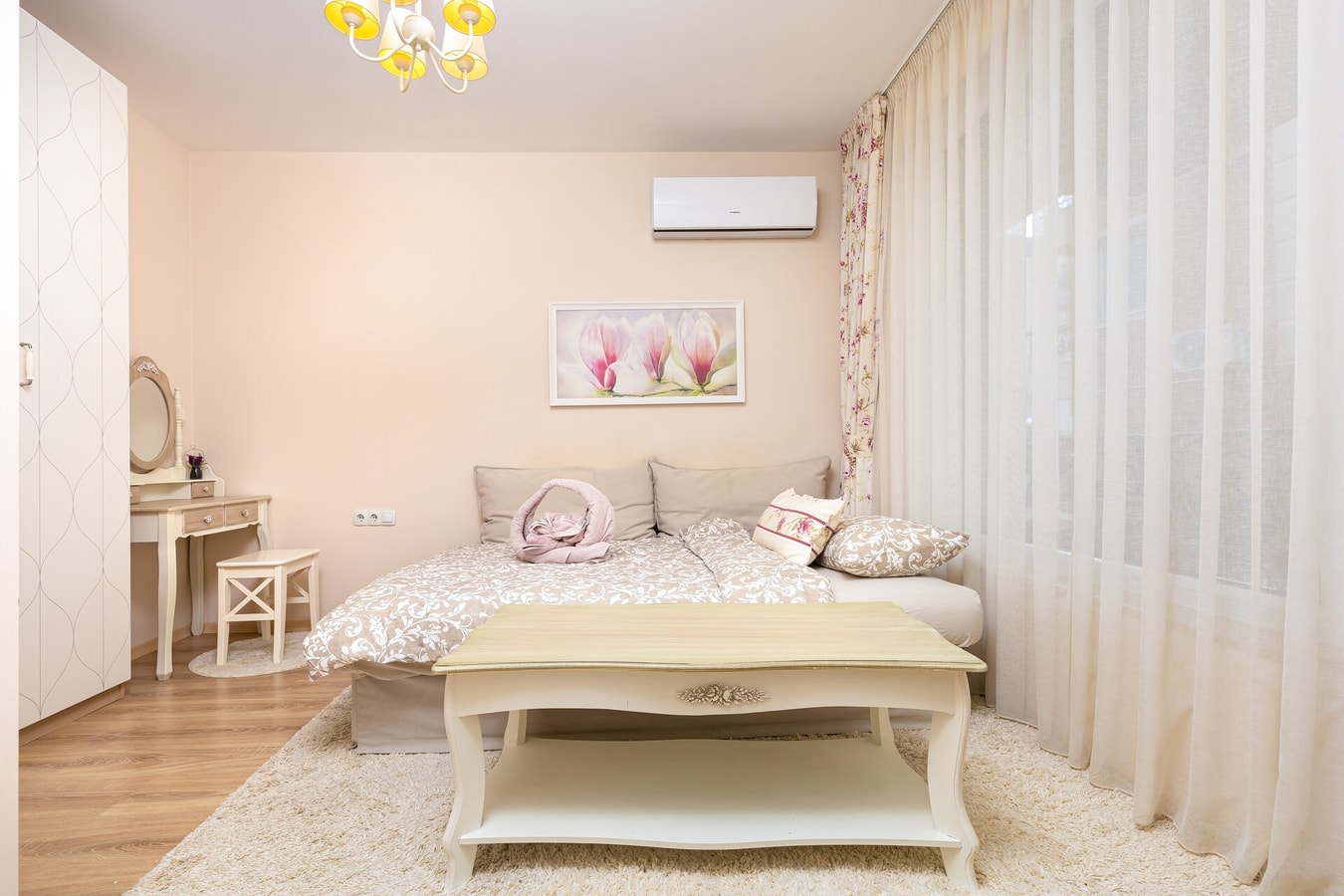 Bright & Cozy 1BD Flat with a Terrace and Parking 5 Flat Manager Booking