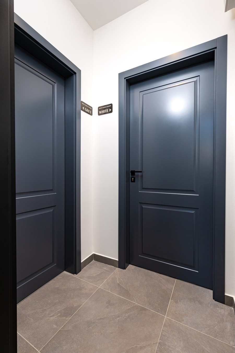 White&Grey Two 1-BD Apartments 102 Flat Manager Booking