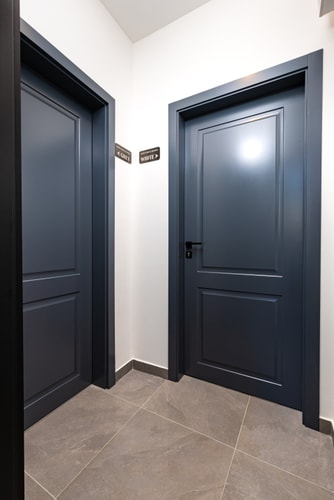 White&Grey Two 1-BD Apartments 102 Flat Manager Booking