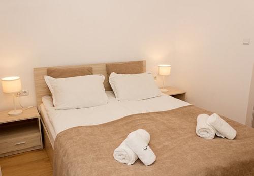 Seaview Haven: Elegant 2BD Flat in Balchik 2 Flat Manager Booking