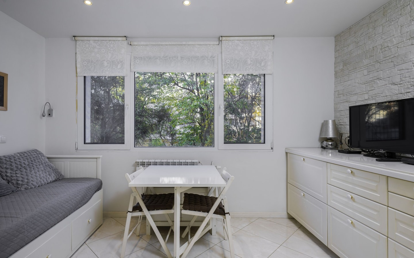Bright & Cozy 1BD Apartment close to South Park 13 Flat Manager Booking