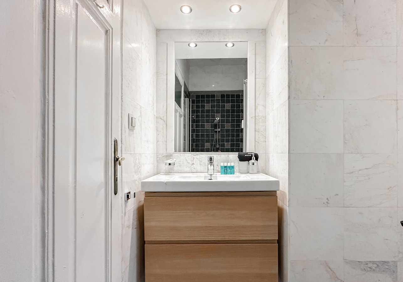 Classic Charm ~ 2BD Central Apartment 14 Flat Manager Booking