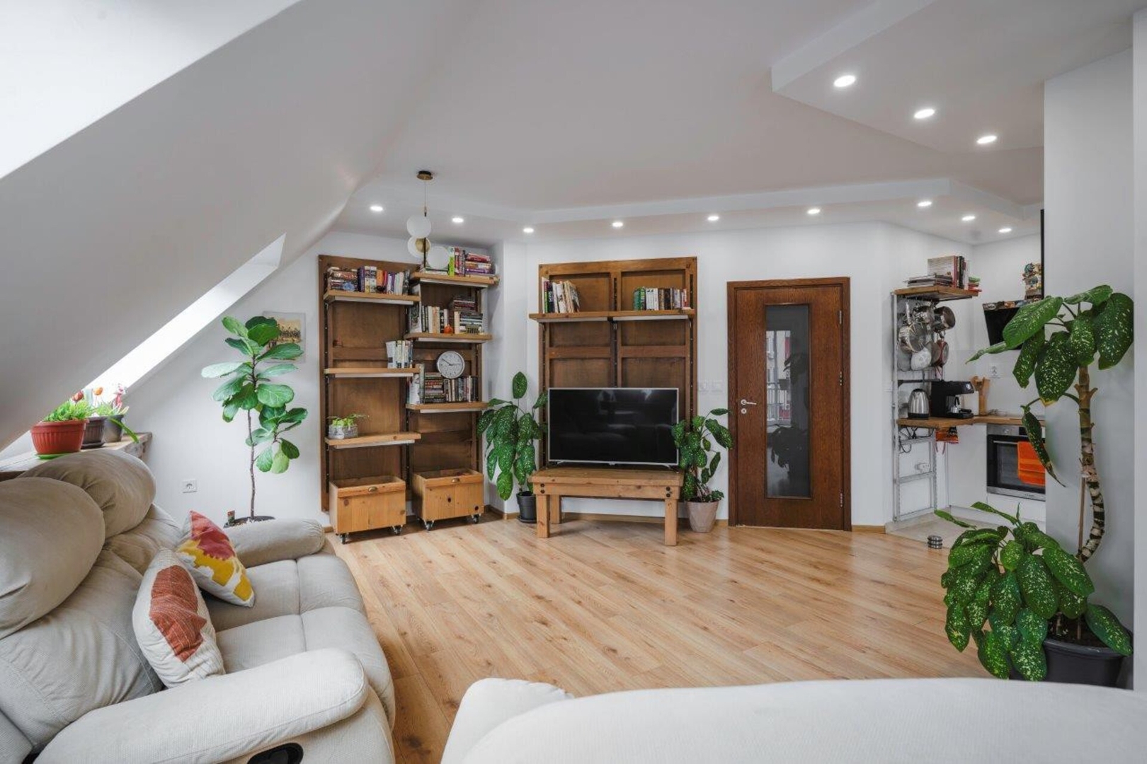 Charming & Cozy 2BD Apartment with Natural Light 5 Flat Manager Booking