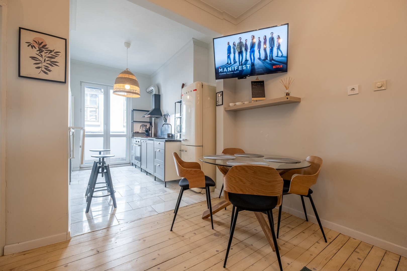 Spacious 2BR Flat with Terrace 11 Flat Manager Booking
