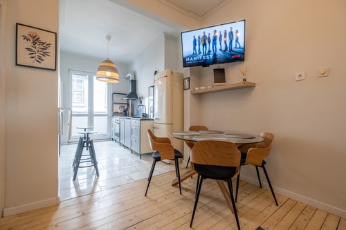 Spacious & Central 2BR with Terrace, Cozy & Modern 11 Flat Manager Booking
