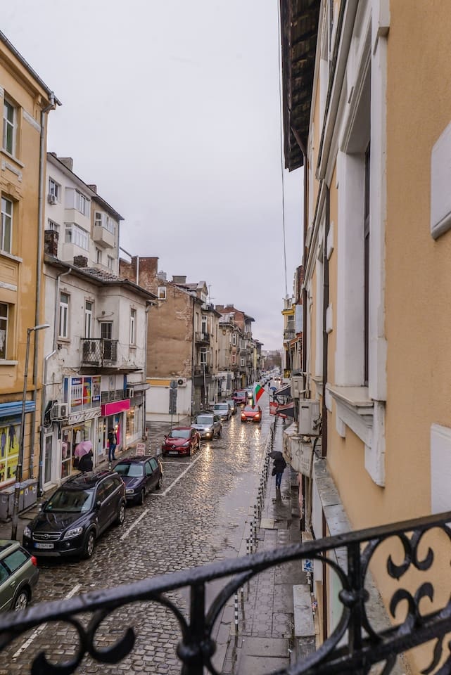 Champs-Élysées Sofia | 2BDR 2BTHR 37 Flat Manager Booking