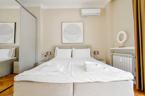 Designer 2BD Apt next to Eagle's Bridge 7 Flat Manager Booking