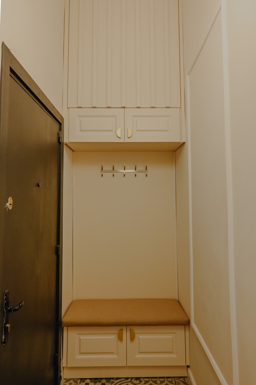 Radoslav Bacho Kiro 2BD · Elegant Escape: High Ceilings, Balcony & Piano 22 Flat Manager Booking