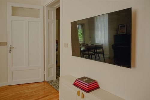 Radoslav Bacho Kiro 2BD · Elegant Escape: High Ceilings, Balcony & Piano 8 Flat Manager Booking