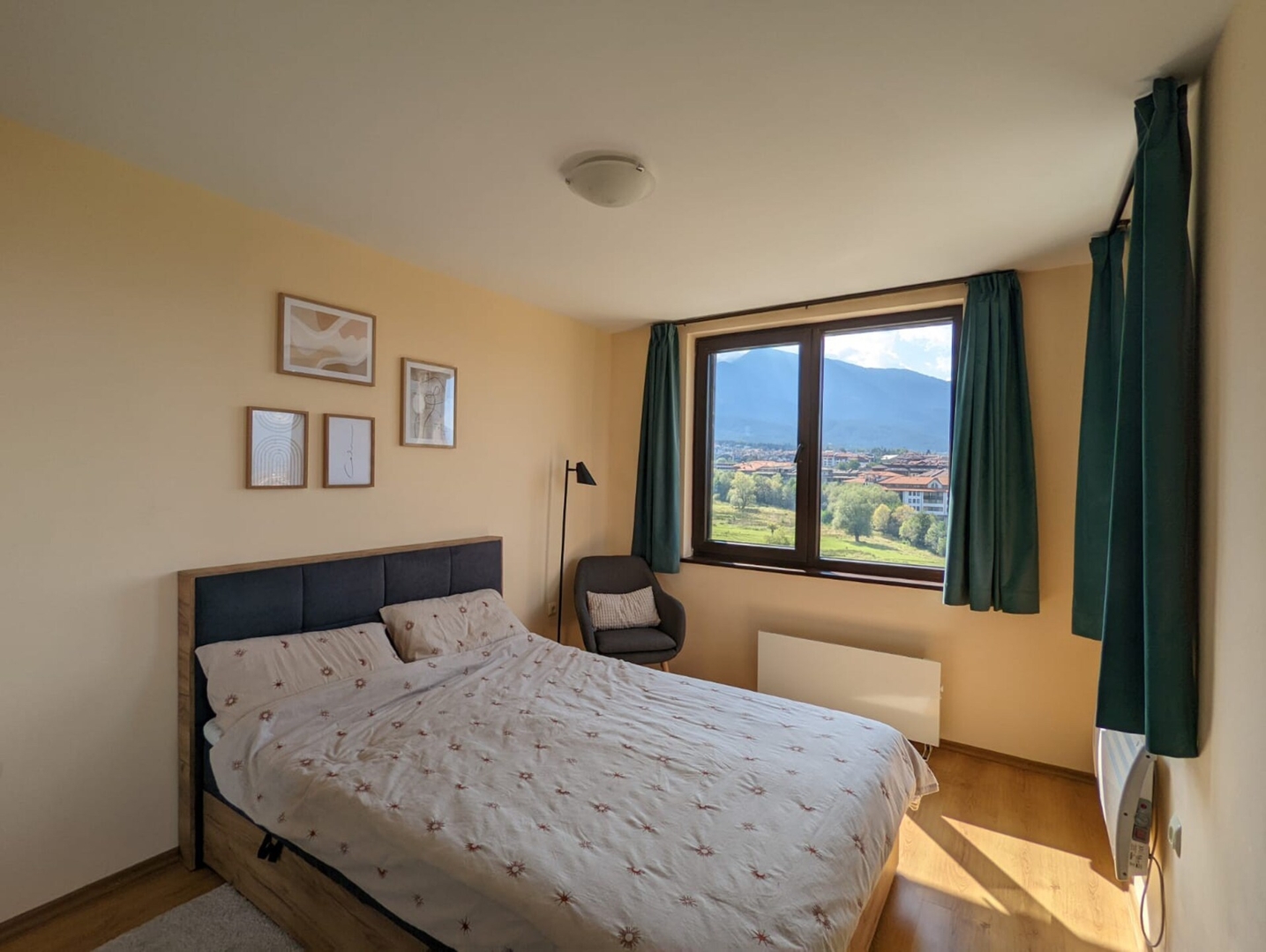 Stylish 2BD Apartment with Panoramic Mountain View 1 Flat Manager Booking