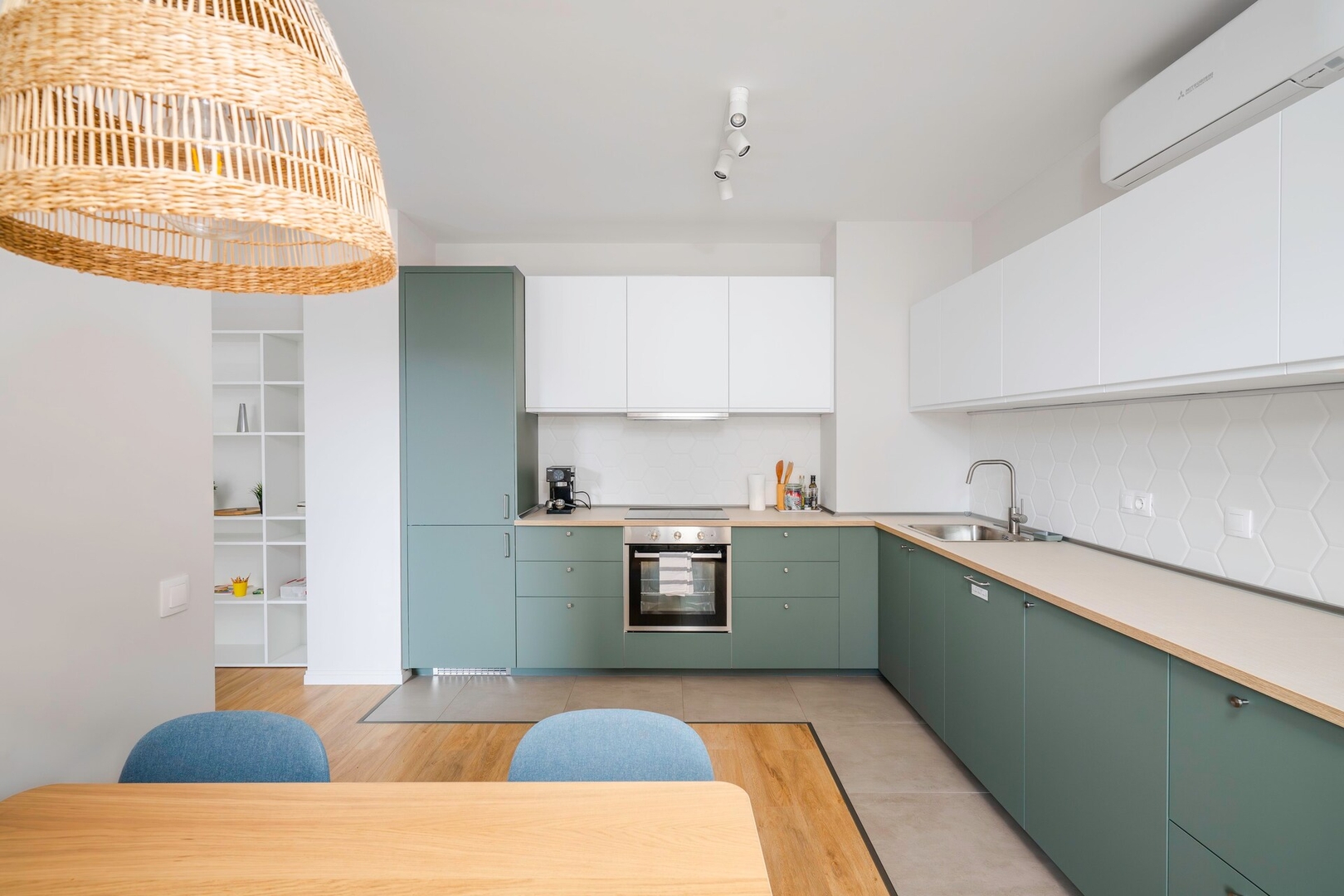 Modern and Central: 1BD Flat with Balcony 1 Flat Manager Booking