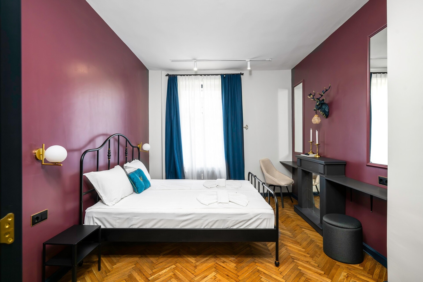 *Royal Retreat* - Your central designer spot 3 Flat Manager Booking