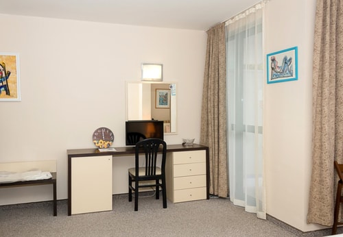 Sunny Studio in Hotel Berlin, Steps from the Beach 8 Flat Manager Booking