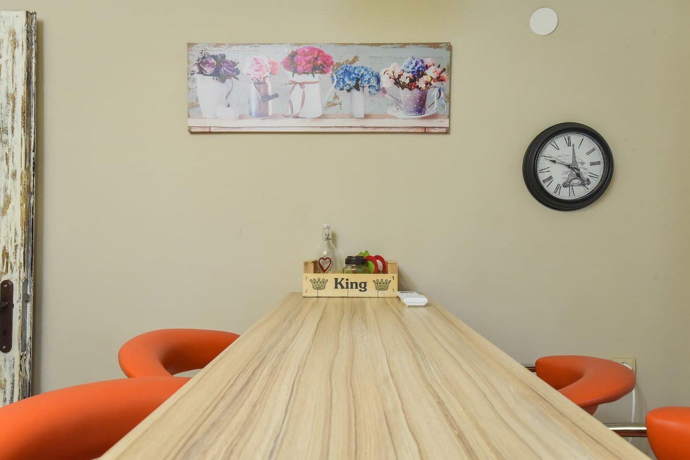 Vintage Spot - Colorful One-Bedroom Apartment 12 Flat Manager Booking