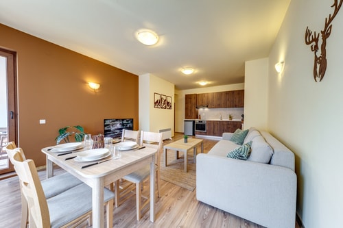 Cosy 1BD Apt w/ Free Parking and Balcony 1 Flat Manager Booking