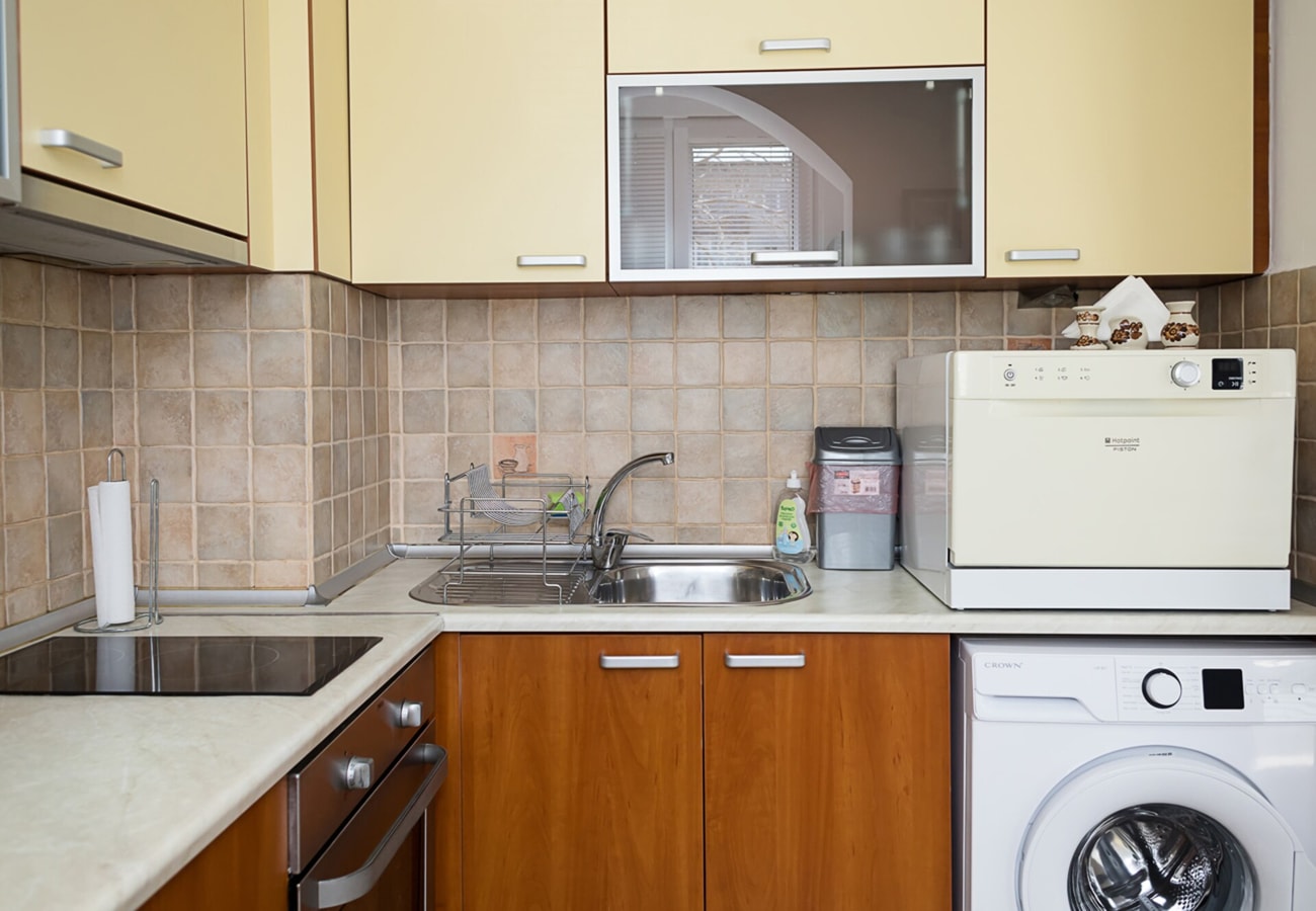 Sunny 2-Bedroom Flat near Sea Garden|Chayka, Varna 11 Flat Manager Booking