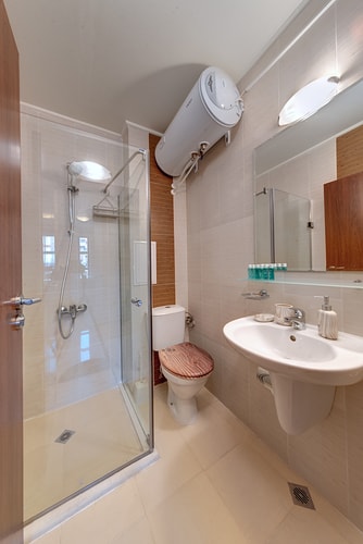 Belmont's Green Dragon nest | 1BD Apartment 10 Flat Manager Booking