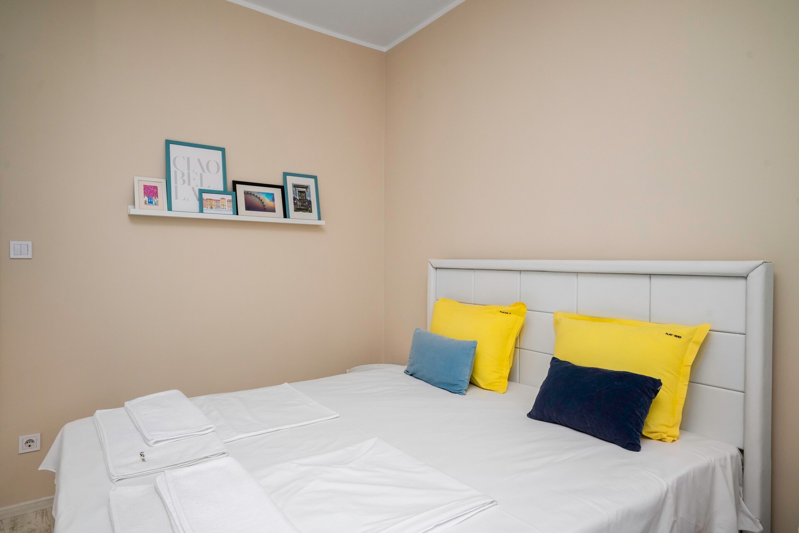 Cozy Nest near Eagle's Bridge with Workspace 8 Flat Manager Booking