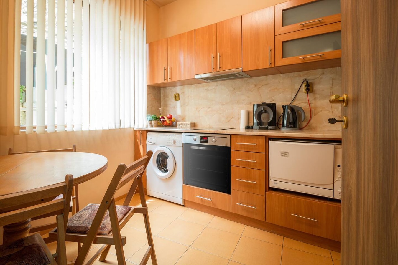 The Rocky House - Central & Private 2BDR 19 Flat Manager Booking