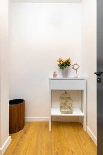 White&Grey Two 1-BD Apartments 36 Flat Manager Booking