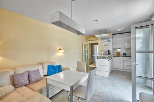 2BD Flat with Parking in Flores Garden Complex 2 Flat Manager Booking