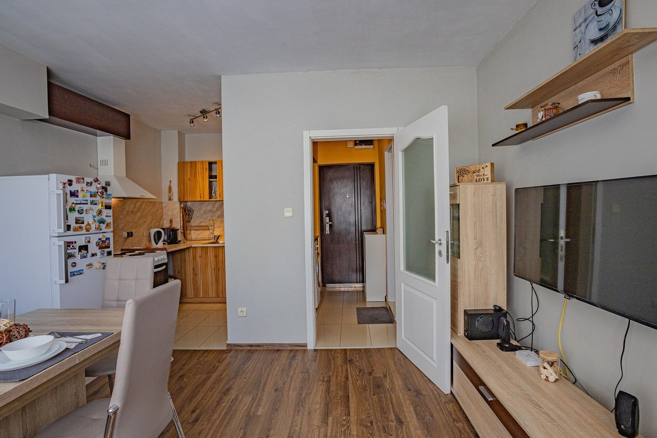 Modern 1BR Apt – Top Location, 4 min to Metro 9 Flat Manager Booking