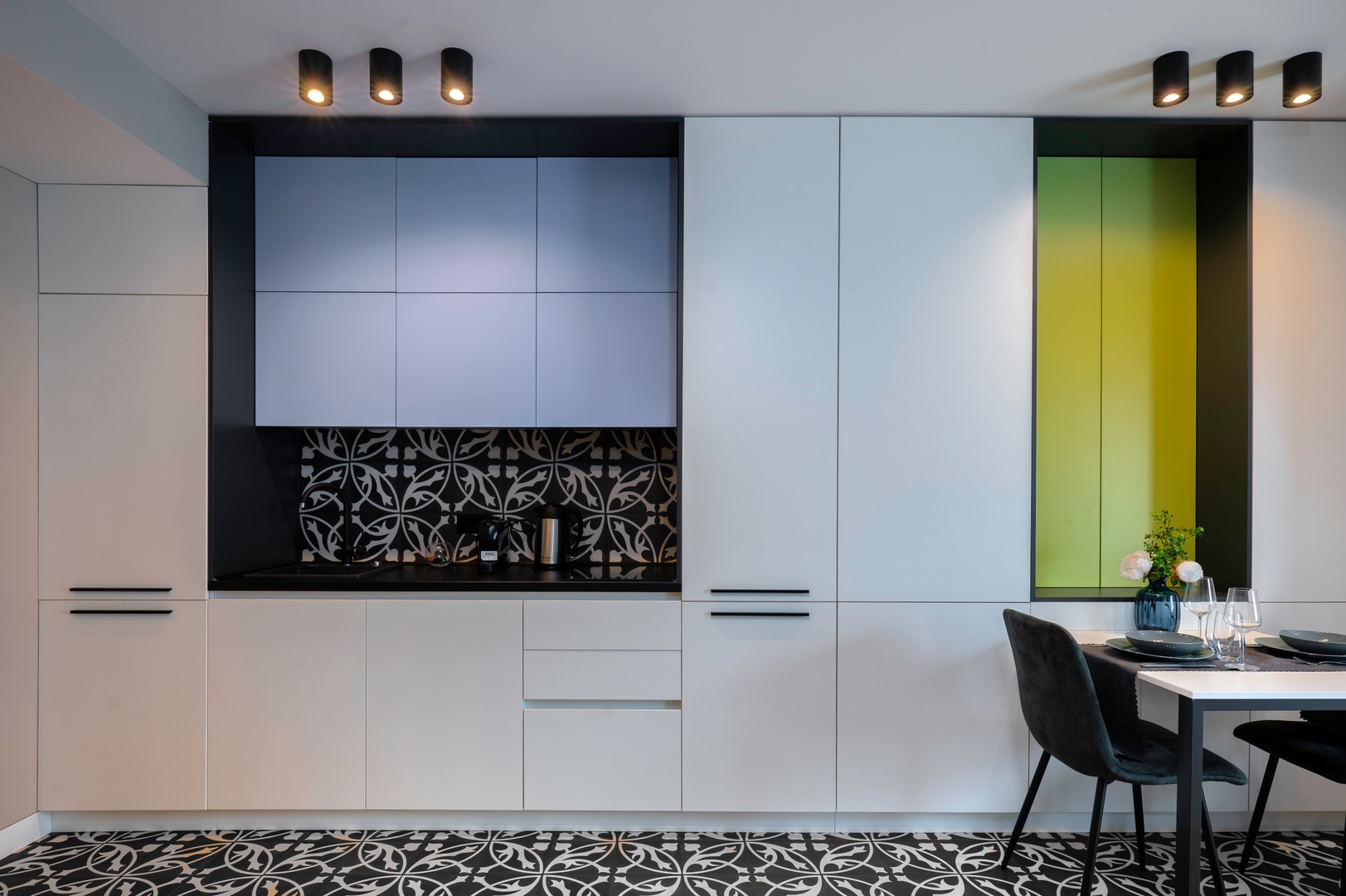 Aviva Living Big Studio 3 Flat Manager Booking