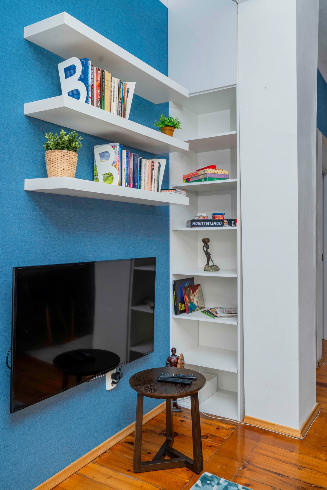 Cozy and Central 2BD Flat | At the Heart of It All 9 Flat Manager Booking