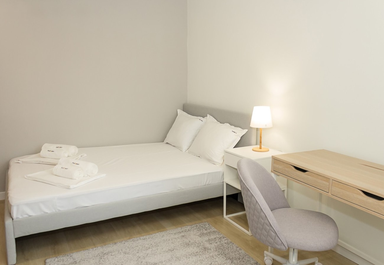 Sea Garden Varna - 2BD Flats with Desk & Balcony 2 Flat Manager Booking