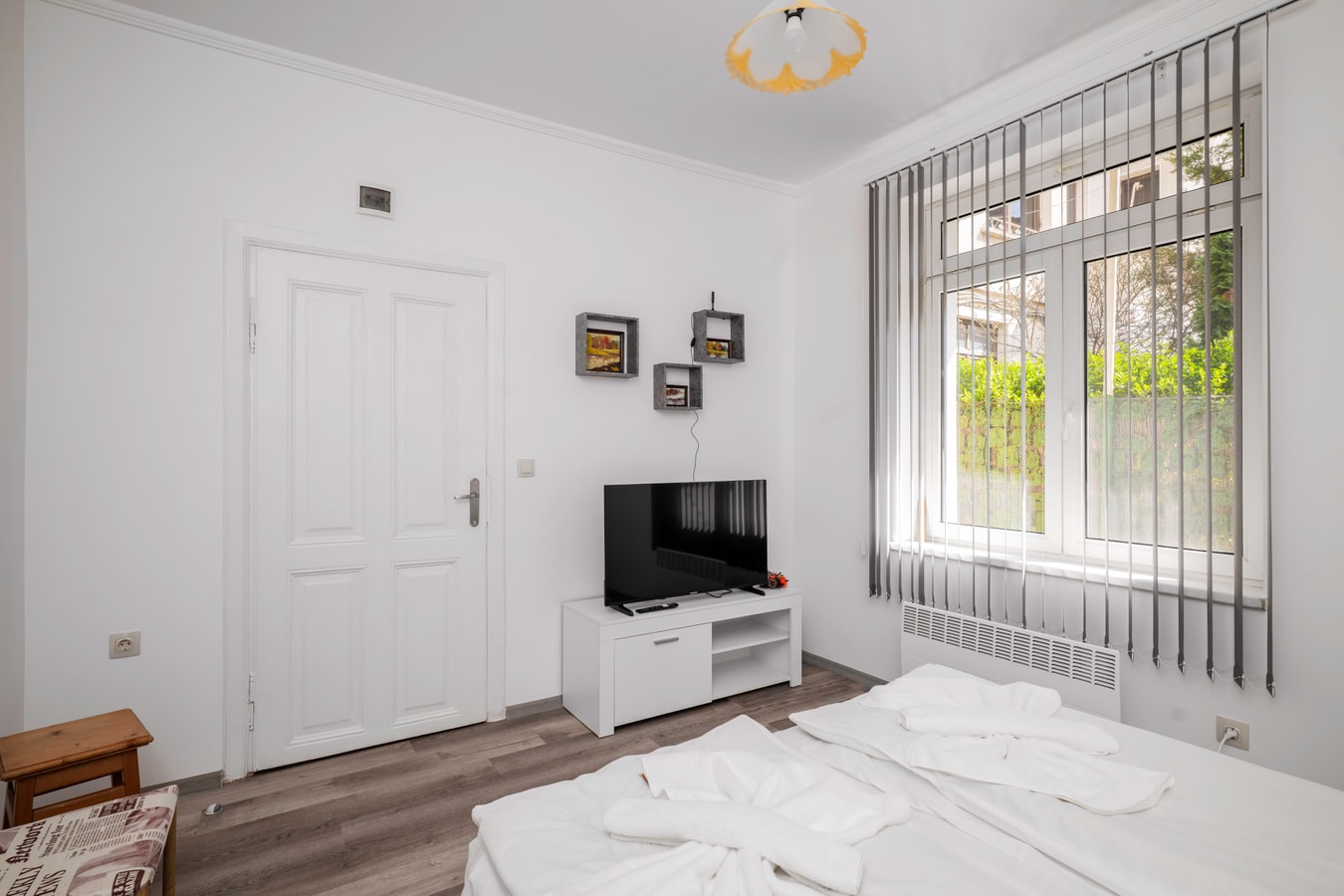 Central 1BD Next to Womens Market and Sofia's Gems 16 Flat Manager Booking