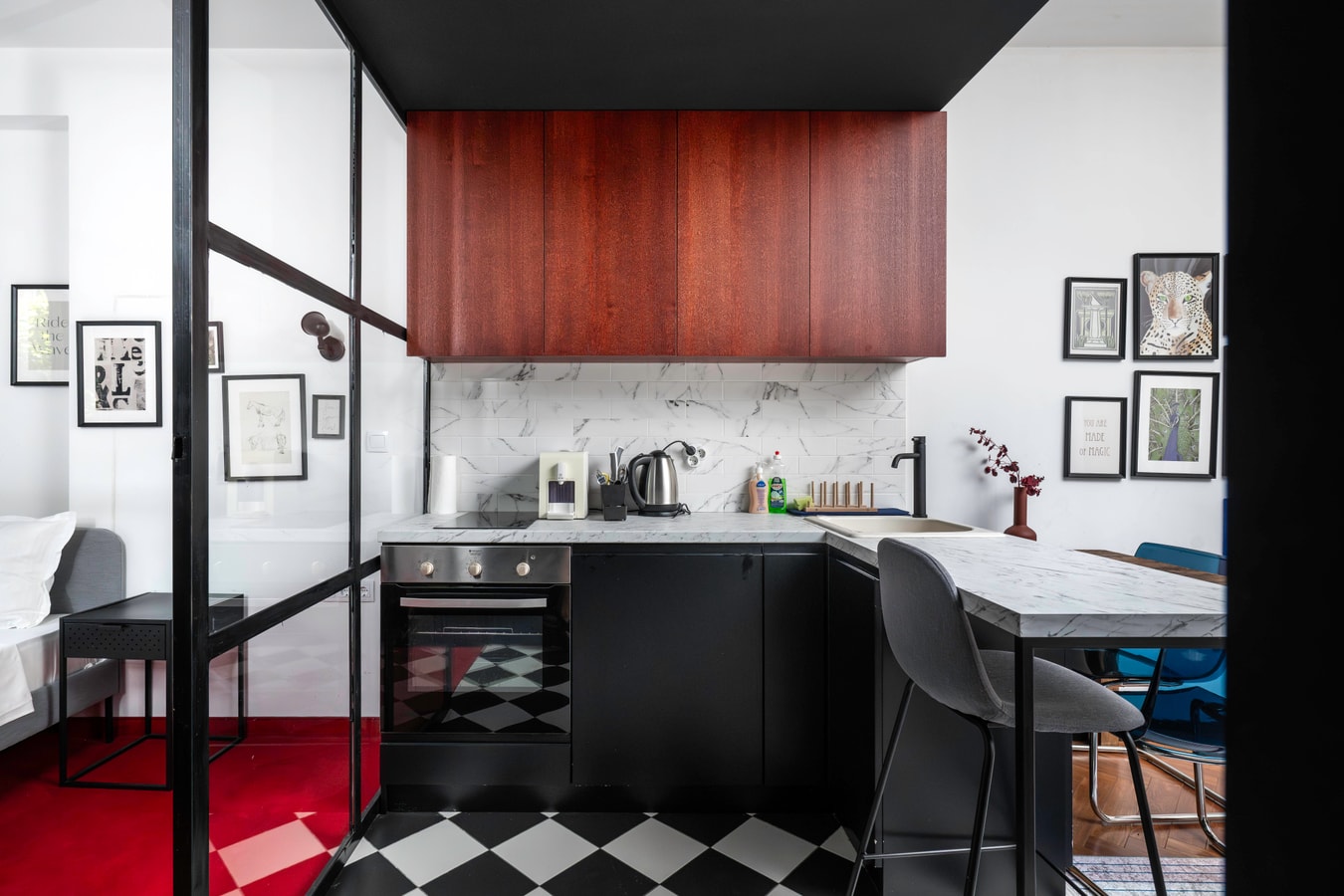 Central Art-Inspired Flat with Private Garage Flataway