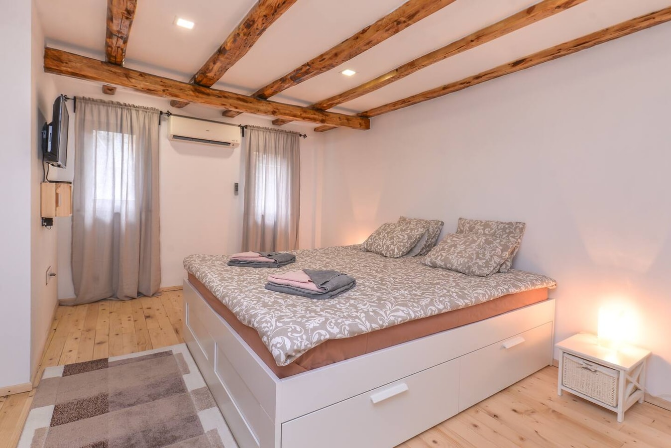 NEW Serdika Apartment | 2-BDR Artistic Maisonette 16 Flat Manager Booking